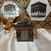 علبة الكعبة الفاخرة للتمر والهدايا – مقاس 7 × 7 سم